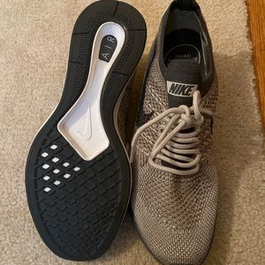 Nike sneakers women’s